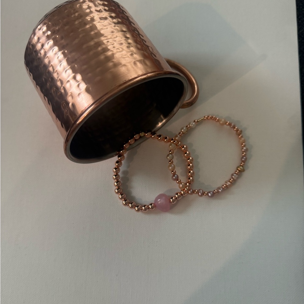 Rosa Quartz- rose gold bracelet w-stone
Rosalina Pearl- rose gold w-pearls